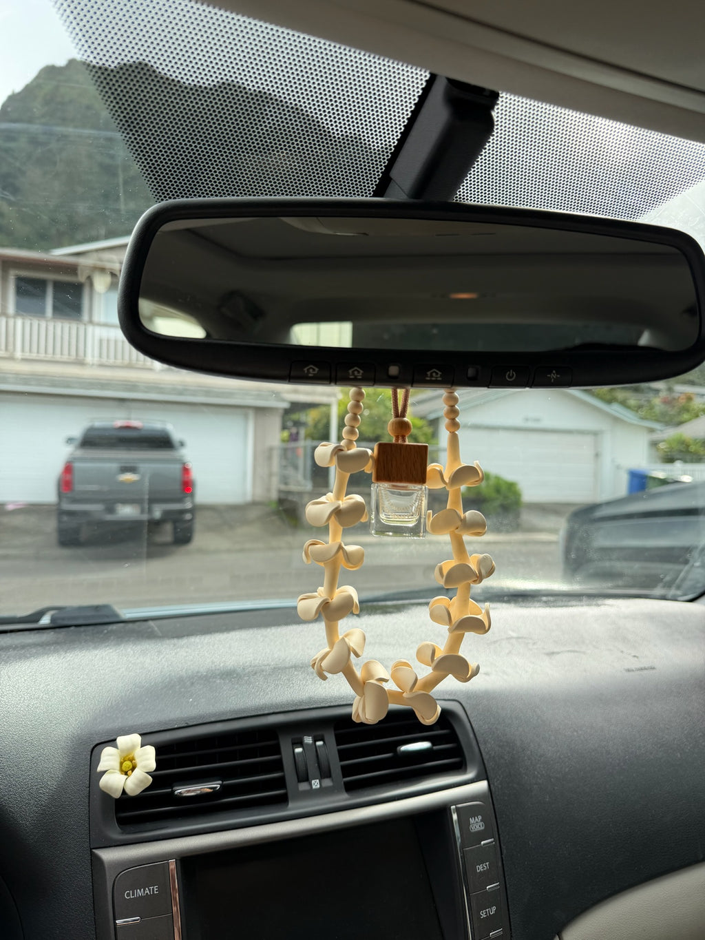Cream Puakenikeni Car Lei