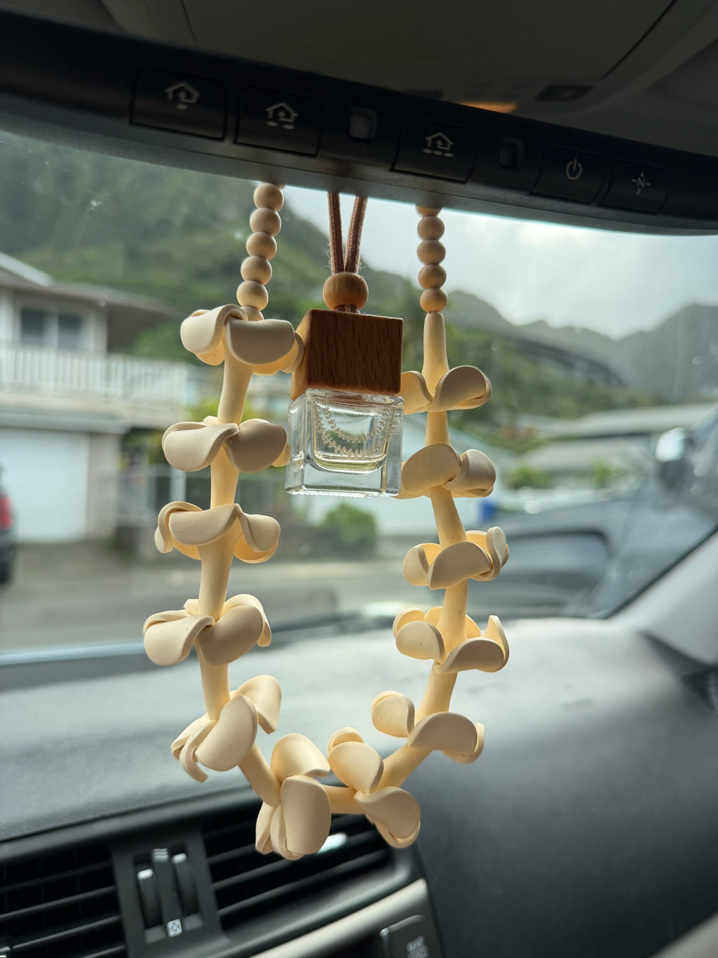 Cream Puakenikeni Car Lei