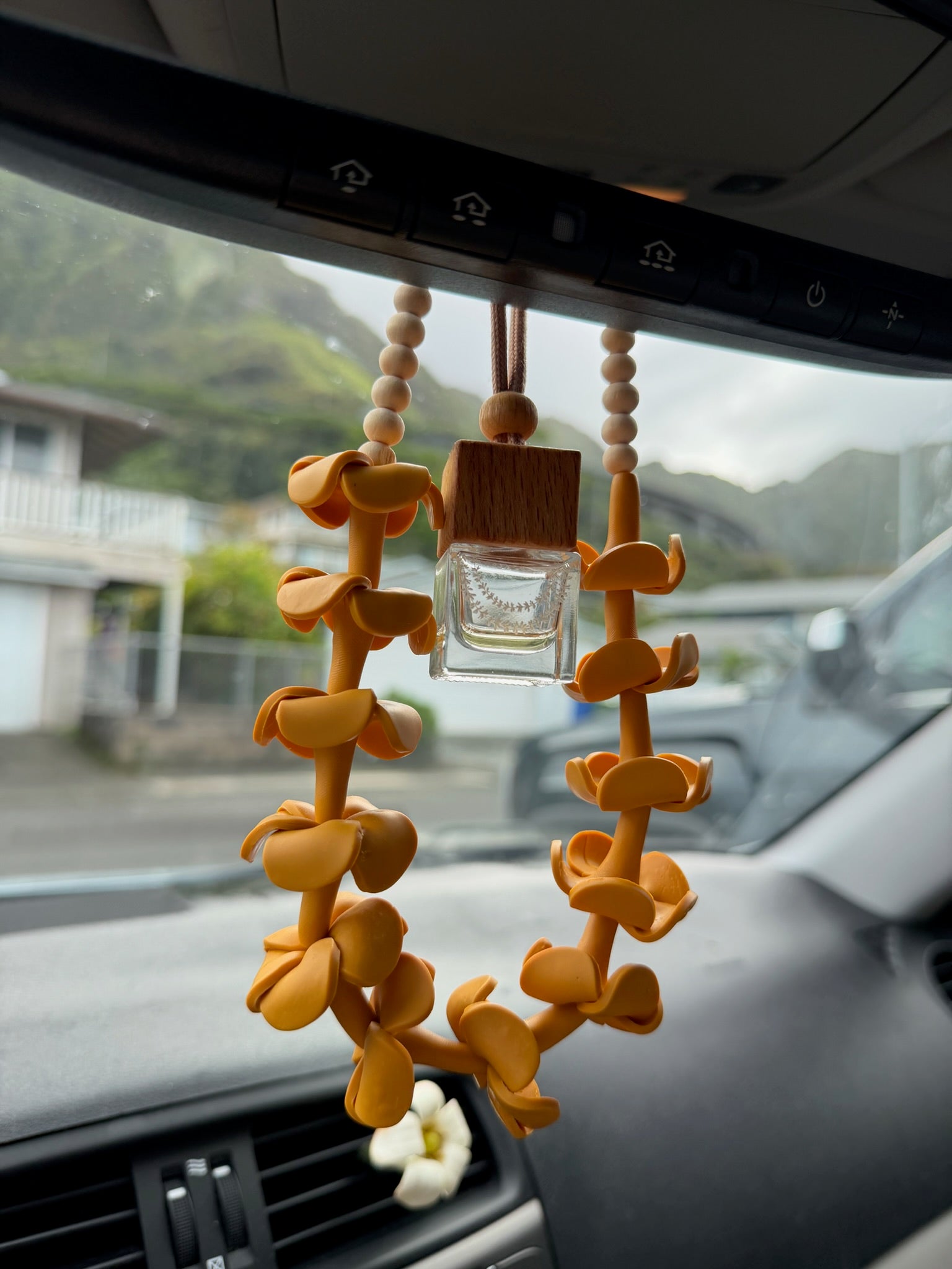 Puakenikeni & Cowrie Car Lei