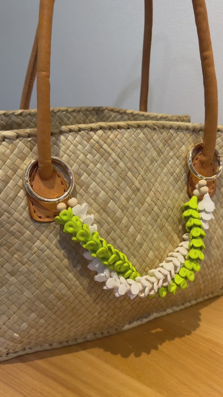 Twist Purse Lei